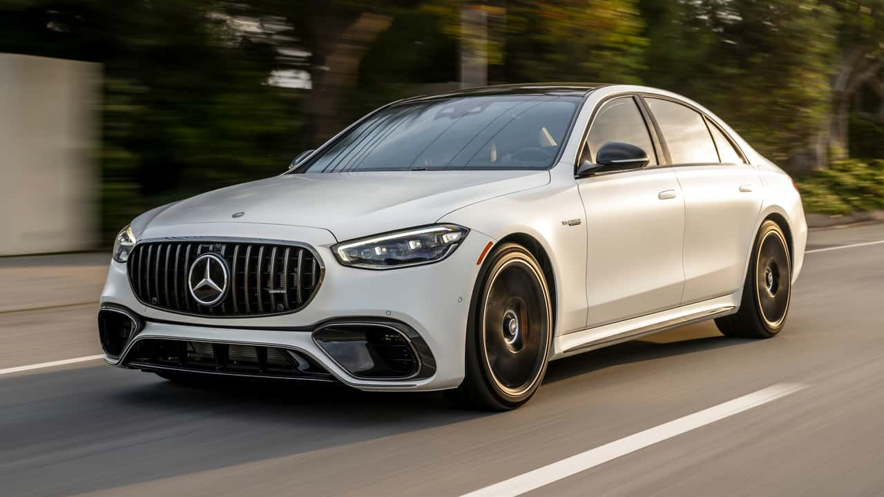 MERCEDES RENTAL THAT FITS  <span class="highlighted-box">DAILY AND PREMIUM PLANS</span>